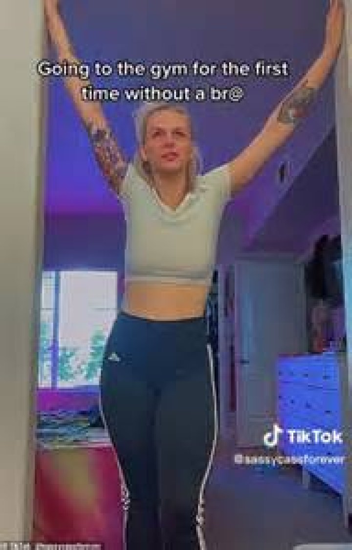 Big tits no bra lyrics